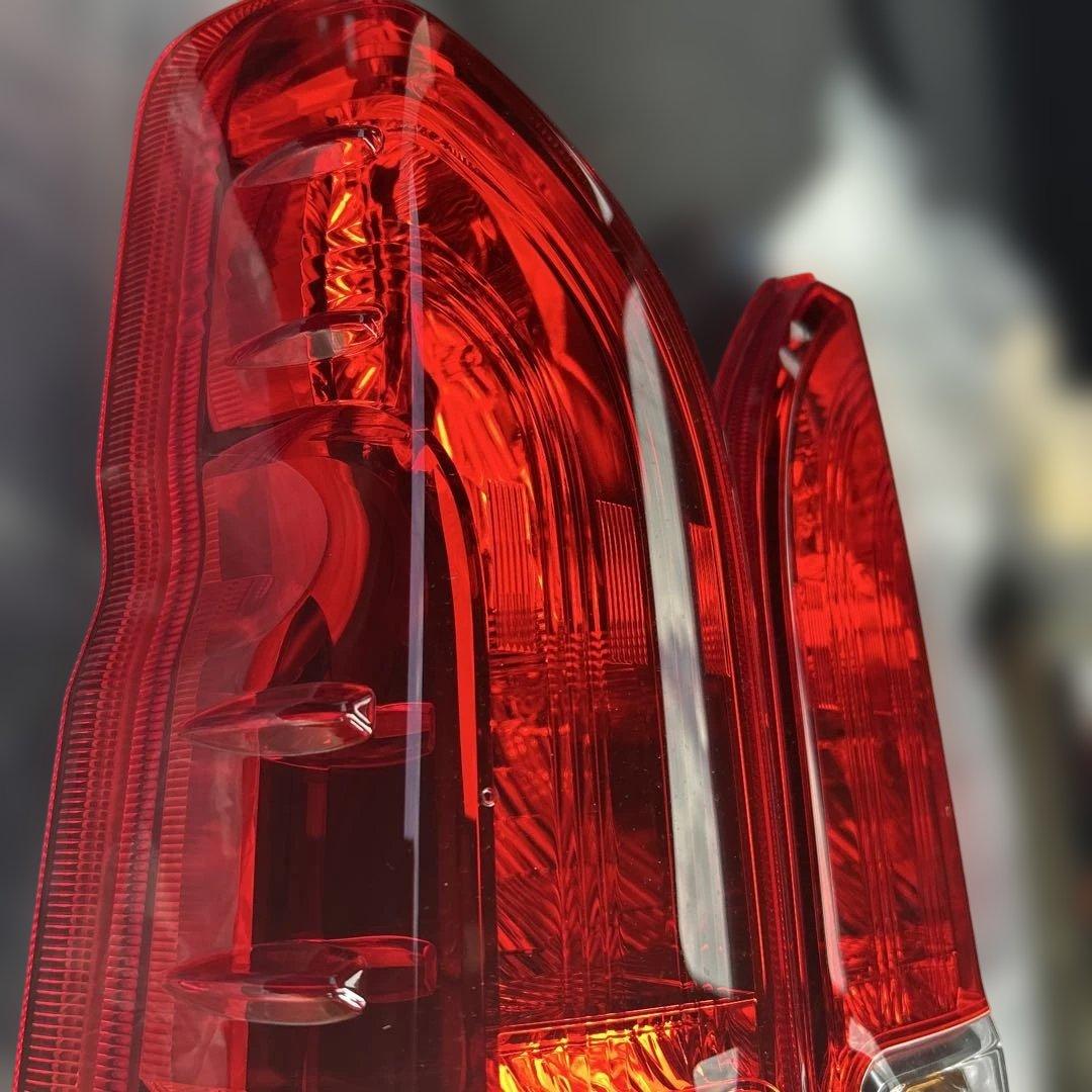 ハイエース　200系　ダークプライムs 新車外し