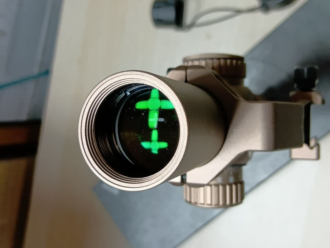 え*ュ様 Vector Optics Forester 1-5x24 Coyot