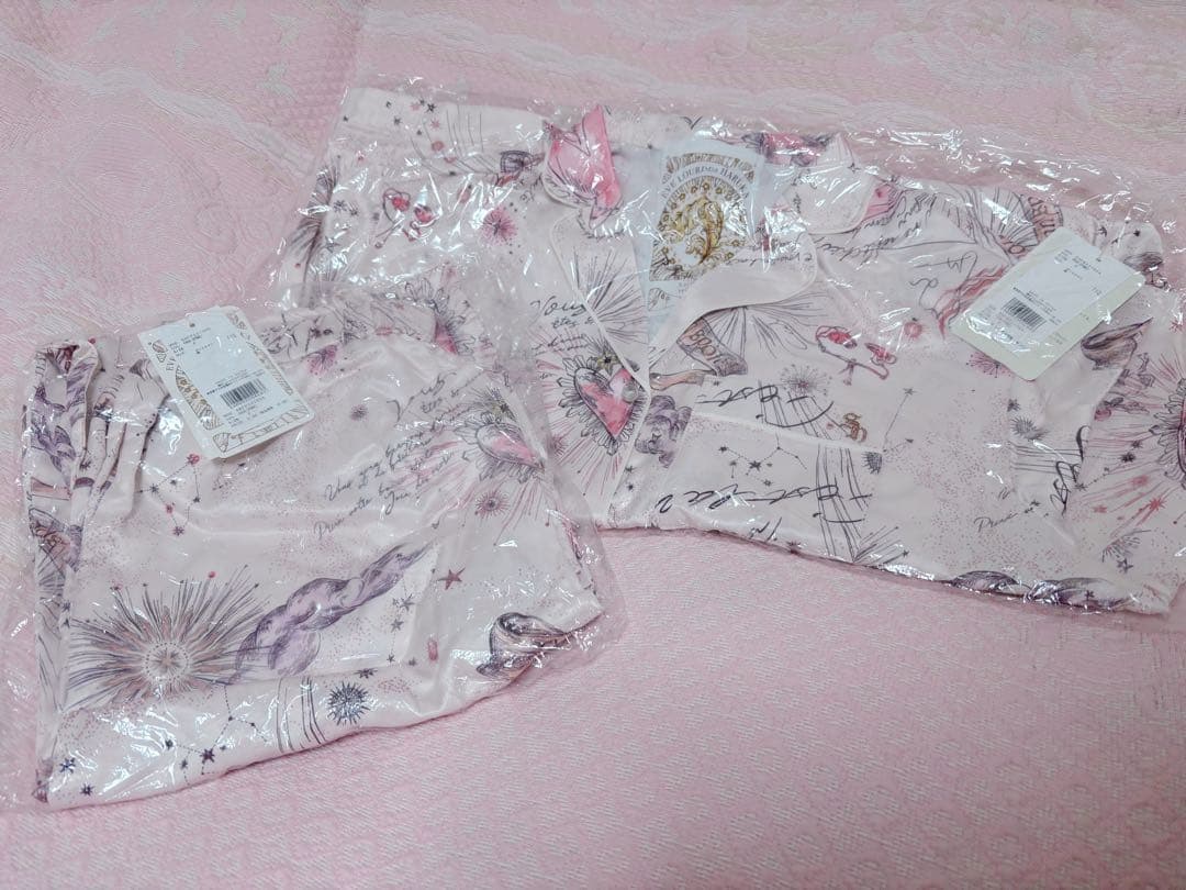 SNIDEL  イヴルルド遙華Warm Satinトップス＋ロングパンツ