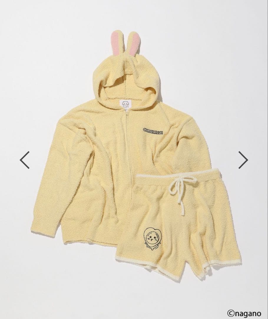 ちいかわ　ローリーズファーム　もこもこセットアップ　うさぎ