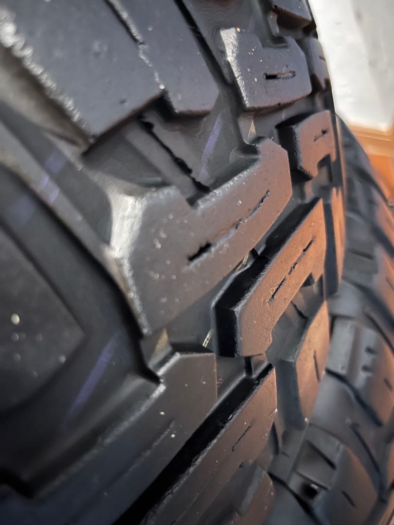 ①マッドスター RADIAL M/T 215/70R16タイヤ4本　深溝