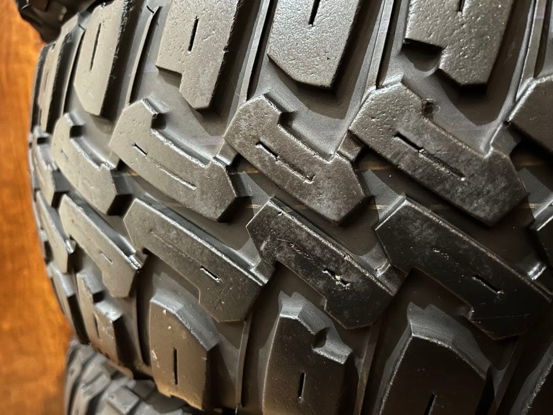 ①マッドスター RADIAL M/T 215/70R16タイヤ4本　深溝