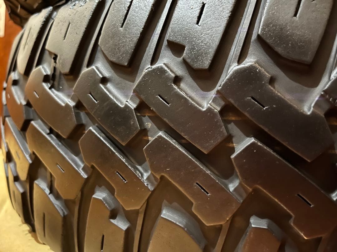 ①マッドスター RADIAL M/T 215/70R16タイヤ4本　深溝