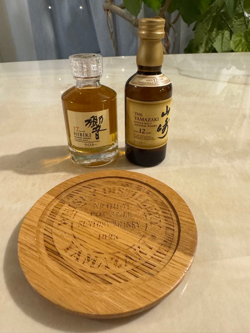 響 17年 & 山崎 12年 ミニボトルセット　樽材コースター付き