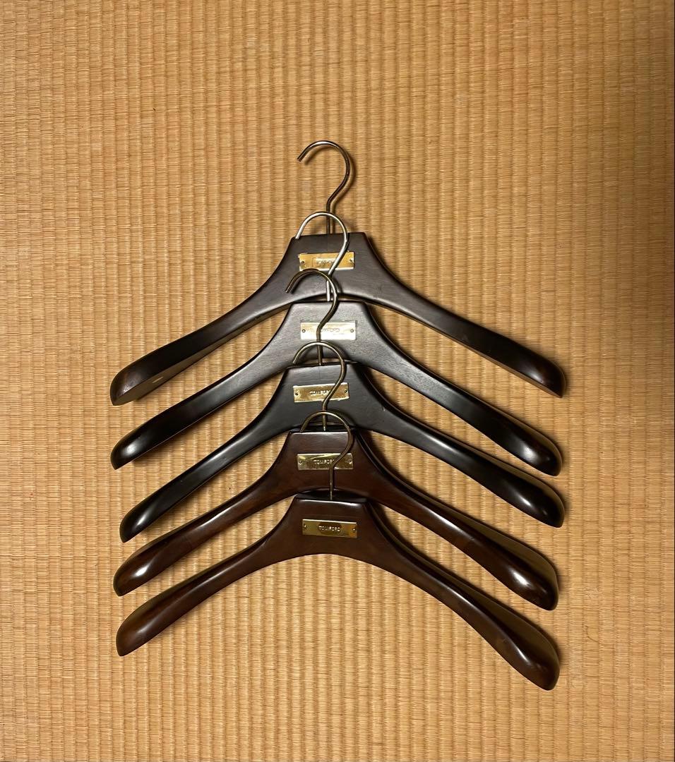 トムフォード　木製衣類ハンガー 5本セット