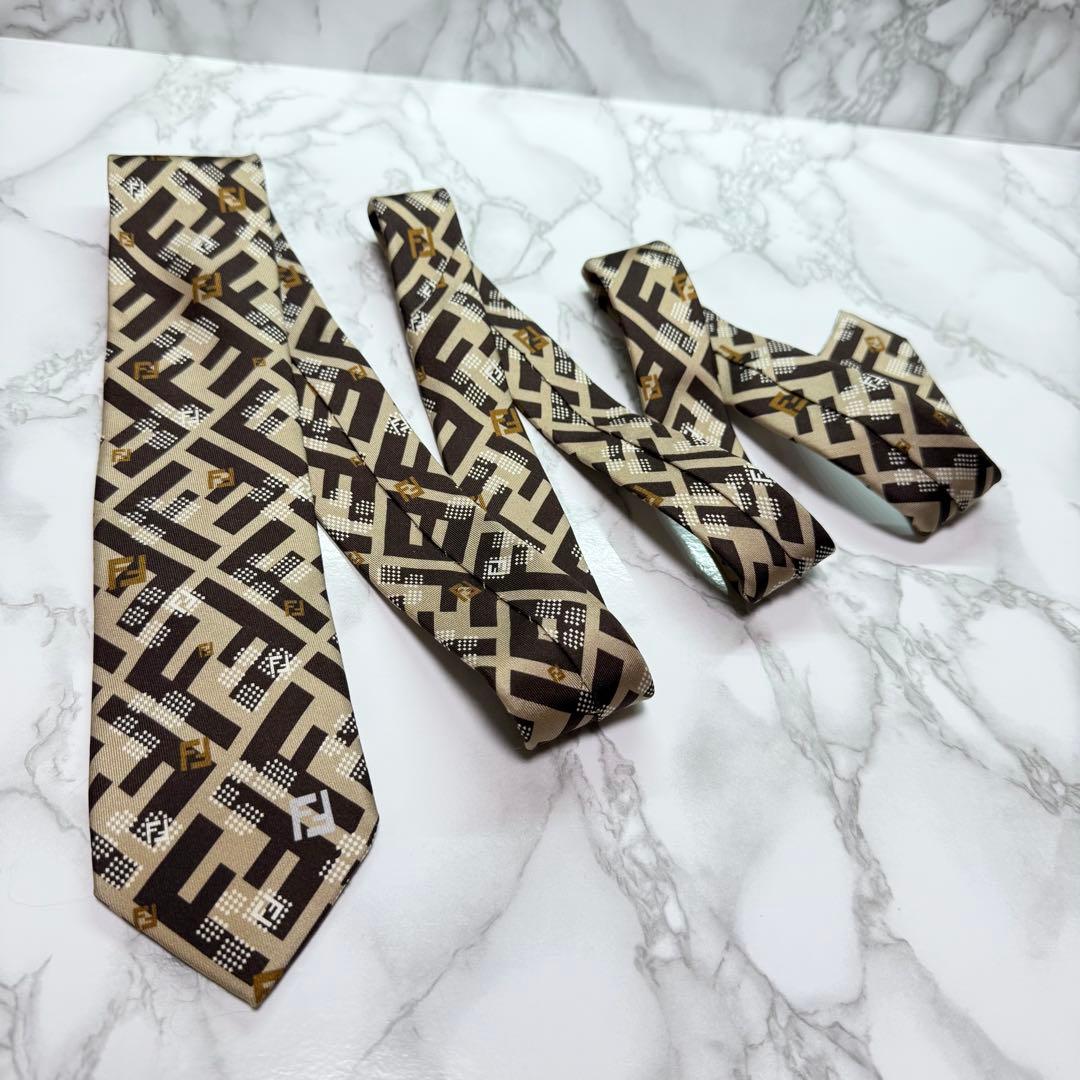 ✨極美品✨ レア FENDI ネクタイ シルク100% ズッカ柄 デカロゴ 艶