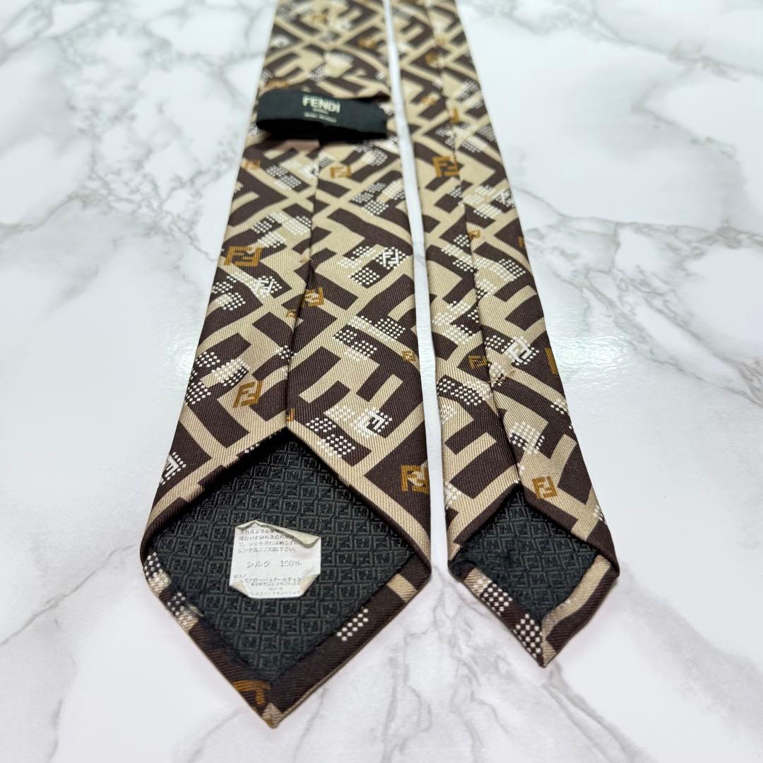 ✨極美品✨ レア FENDI ネクタイ シルク100% ズッカ柄 デカロゴ 艶