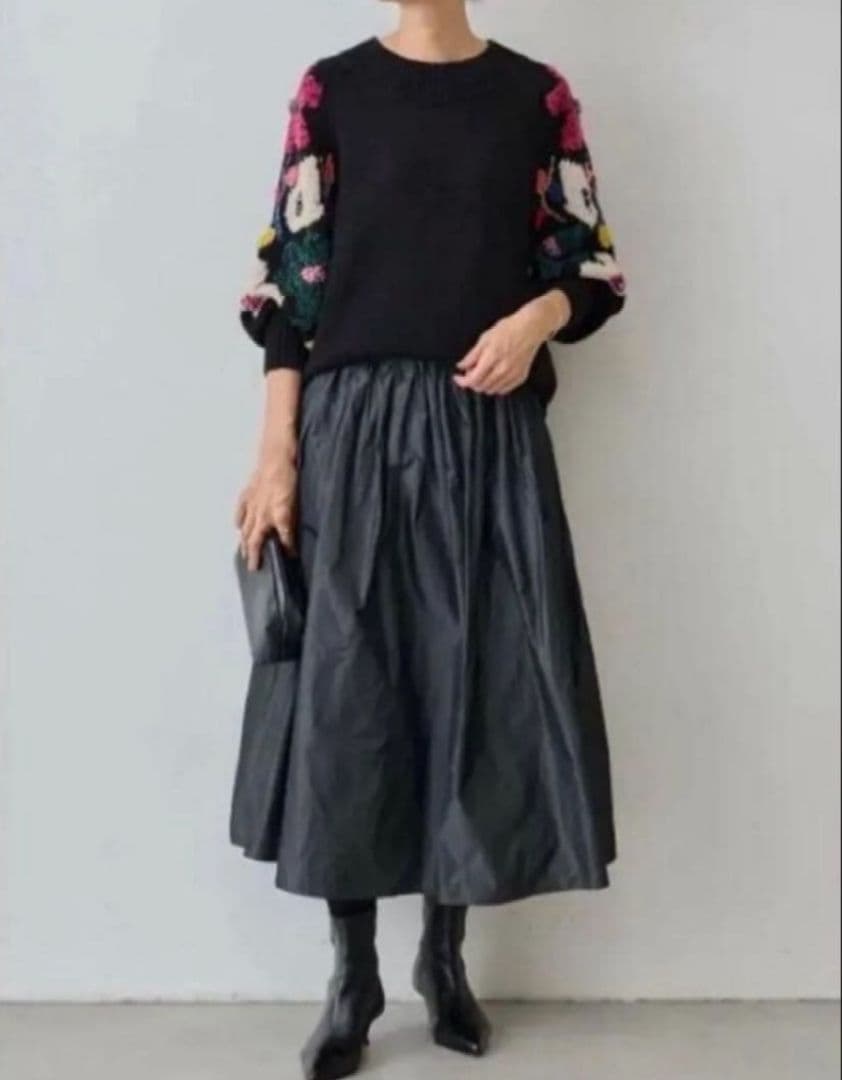 美品 ビアズリー BEARDSLEY 花ジャガードニット 黒 花刺繍