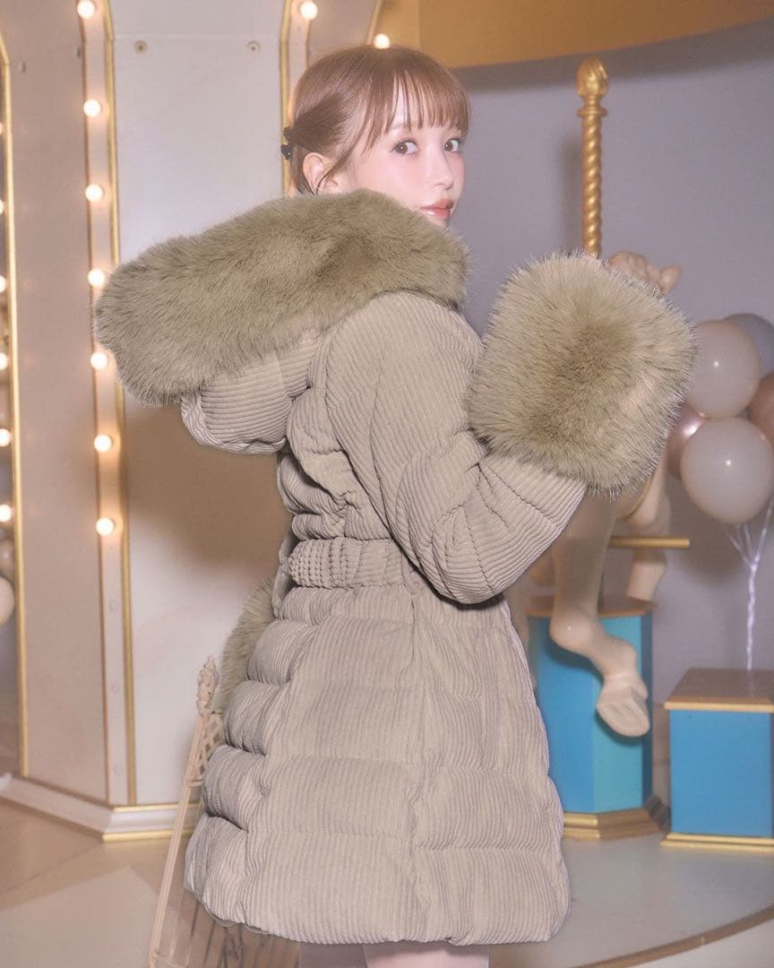 新品タグ付き ミシェルマカロン コーデュロイベルトダウンコート ベージュ