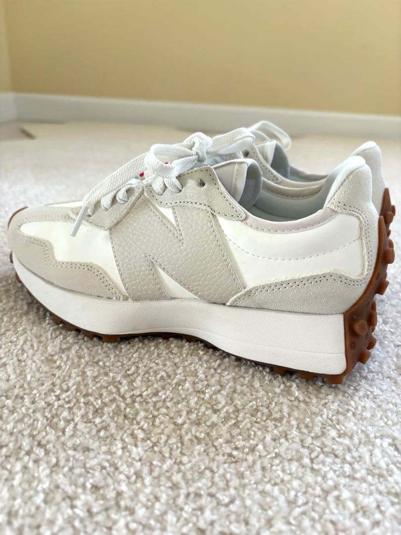 値下げ新品未使用ニューバランスWS327NKD B ホワイトベージュ23.5cm