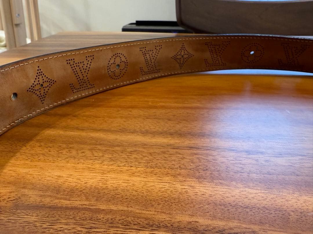 LOUIS VUITTON ブラックレザー ベルト