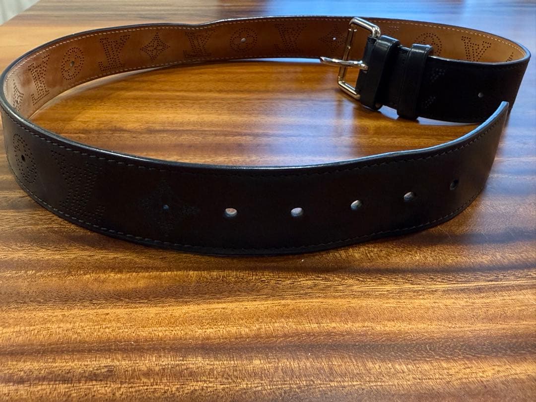 LOUIS VUITTON ブラックレザー ベルト