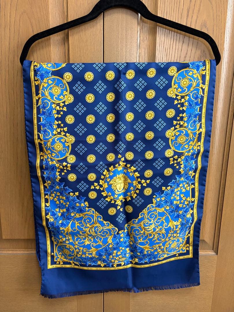 VERSACEヴェルサーチ ロングスカーフ　ブルー系