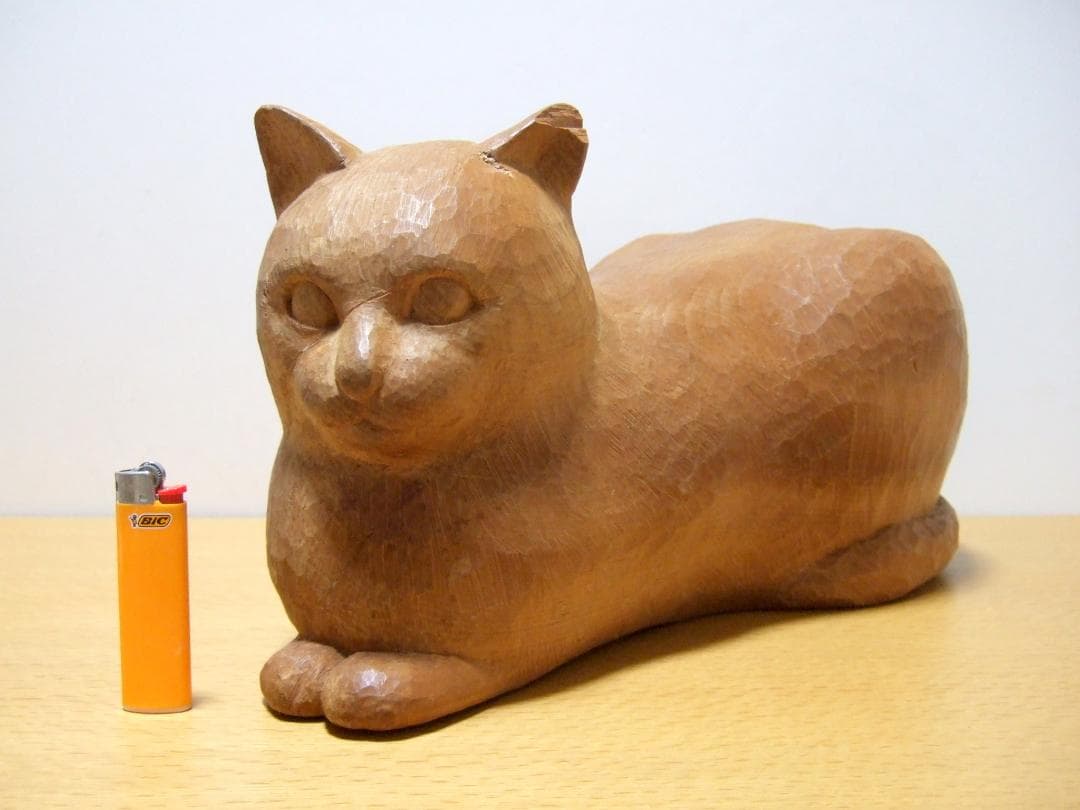 木彫りのネコ 置物 在銘 オブジェ / Wooden carved cat