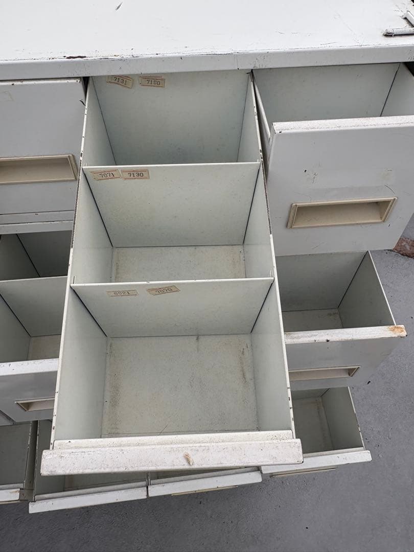 送料込￼ 80年代 ビンテージ　アイアン棚　インダストリアル キャビネット