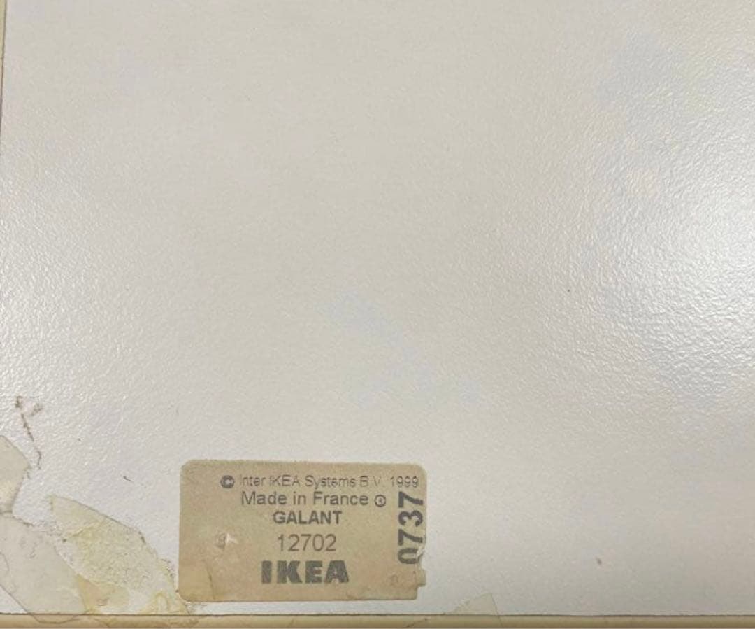 IKEAのホワイトデスク(高さ調節可能)