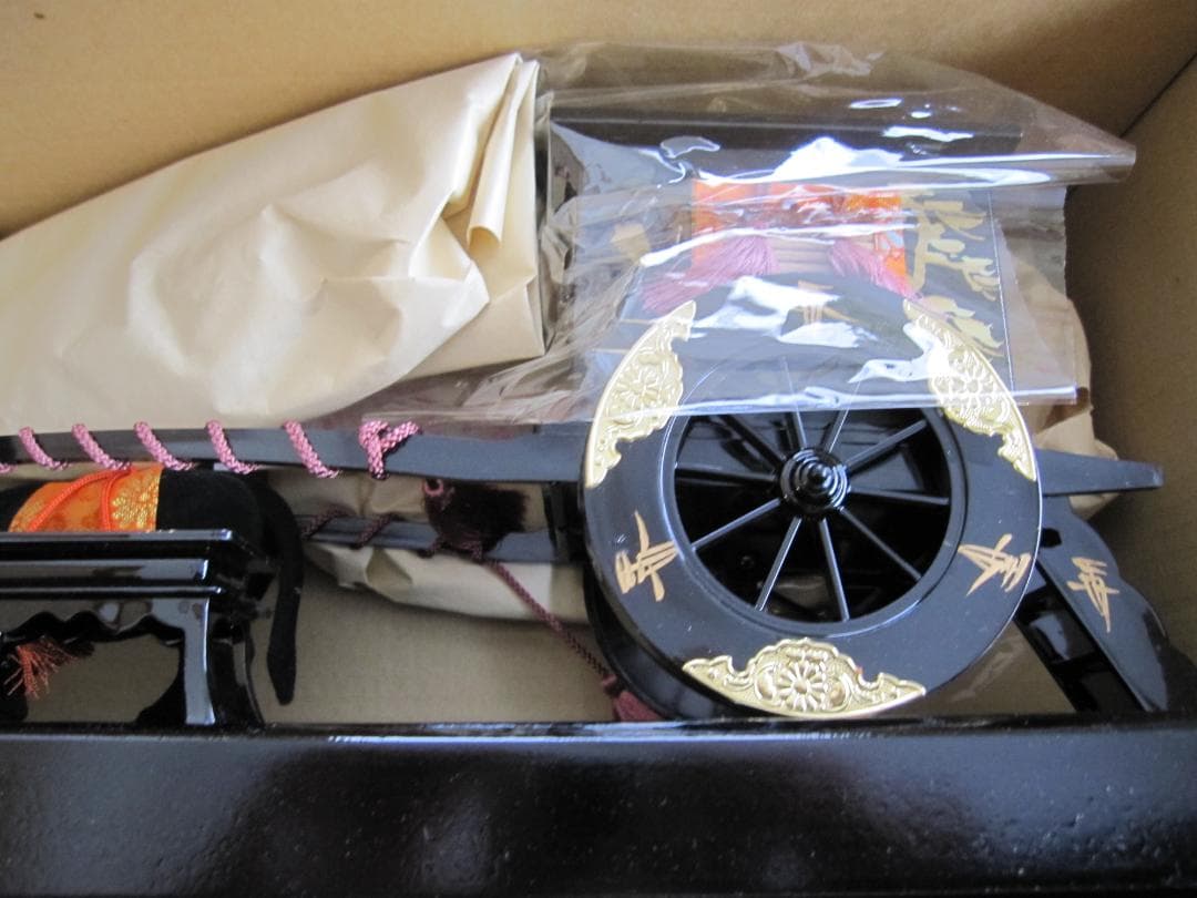 ➂雛人形　七段飾り（御雛道具、親王台）