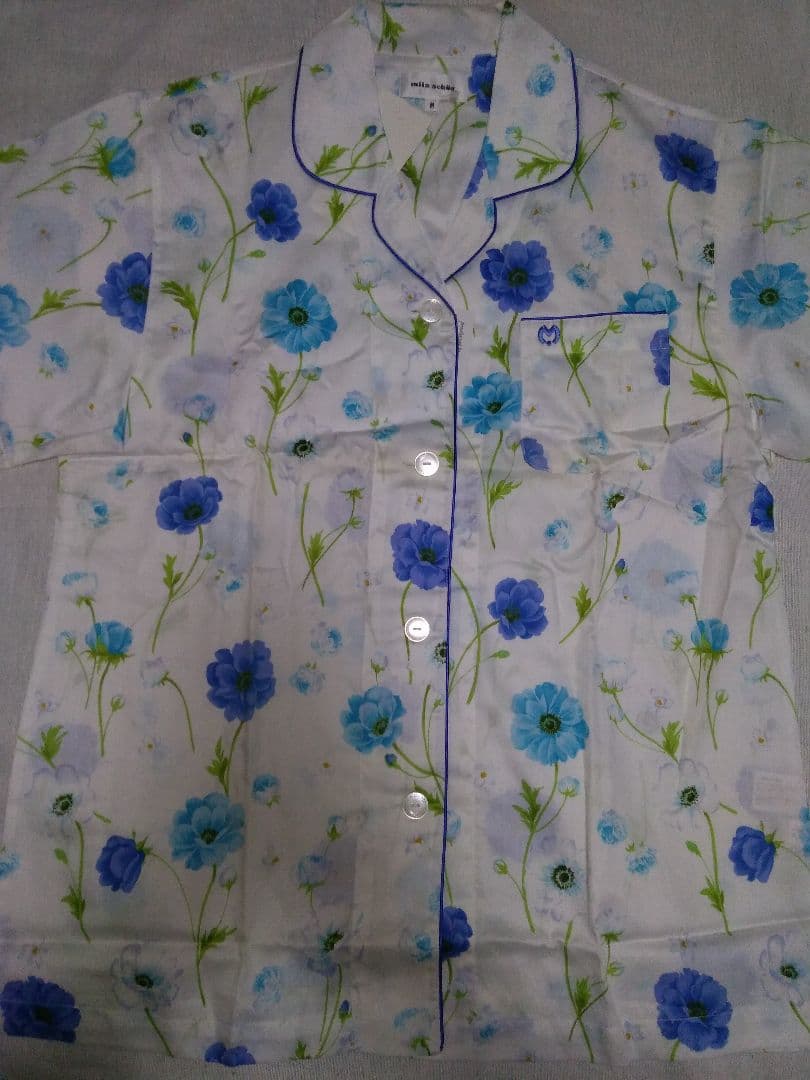 新品タグ付き☆ミラショーン　パジャマ上下　コットン綿サテン　Mサイズ　花柄ブルー