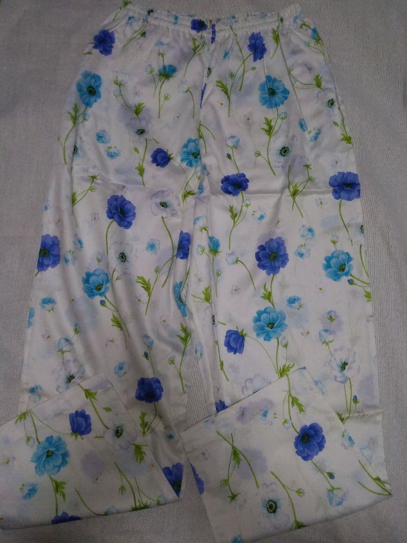 新品タグ付き☆ミラショーン　パジャマ上下　コットン綿サテン　Mサイズ　花柄ブルー