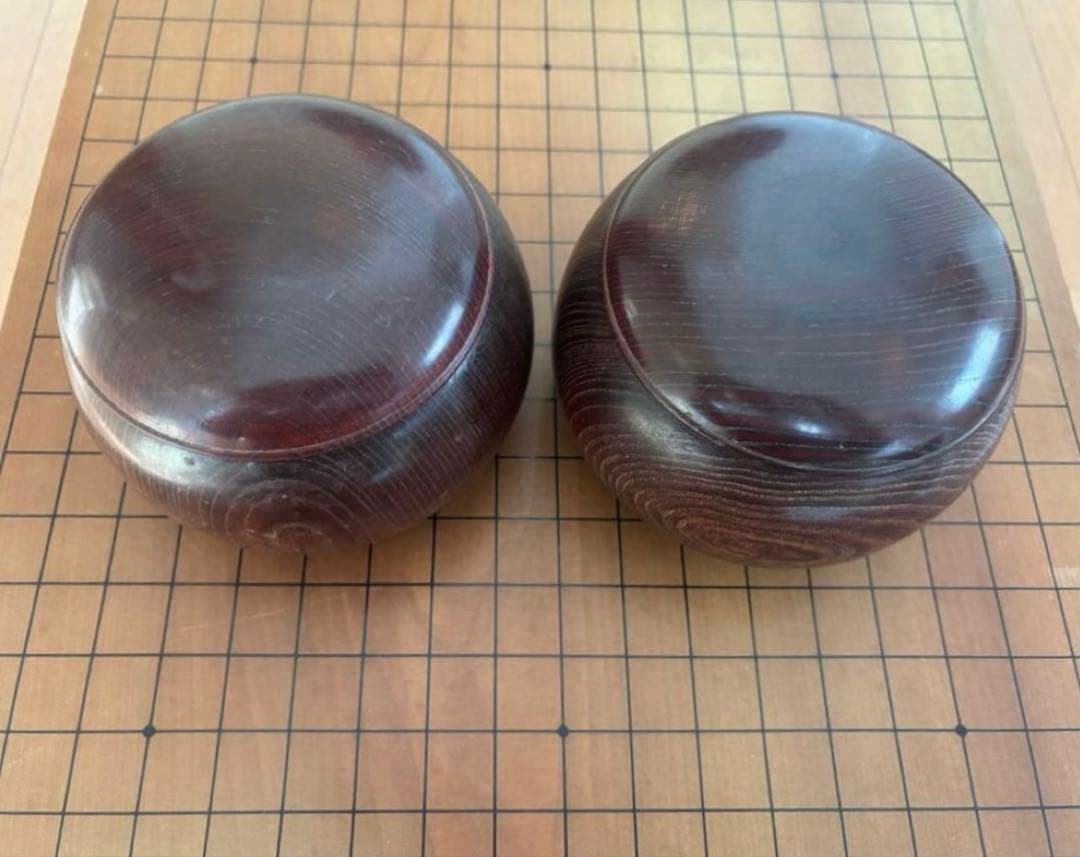 囲碁セット　送料込み　碁盤　へそ有　脚付き　碁石セット　碁笥付き　レトロ　囲碁盤