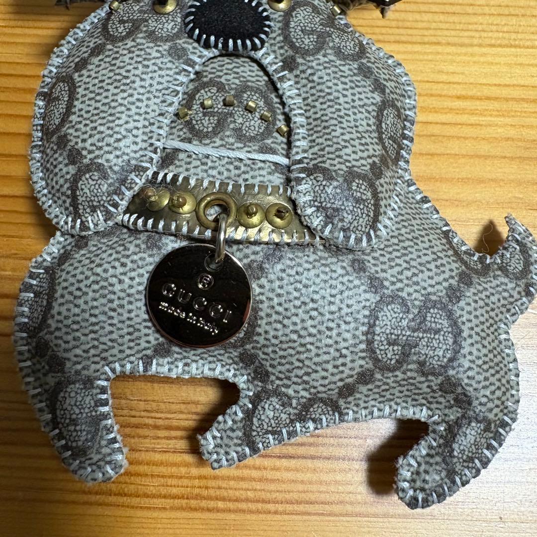 GUCCI 犬型キーホルダー ブルドッグ 箱付き