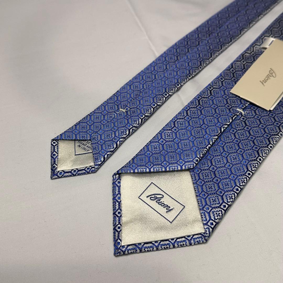 新品タグ付☆ブリオーニ☆ネクタイ☆ブルー☆シルバー☆パターン柄☆光沢☆682