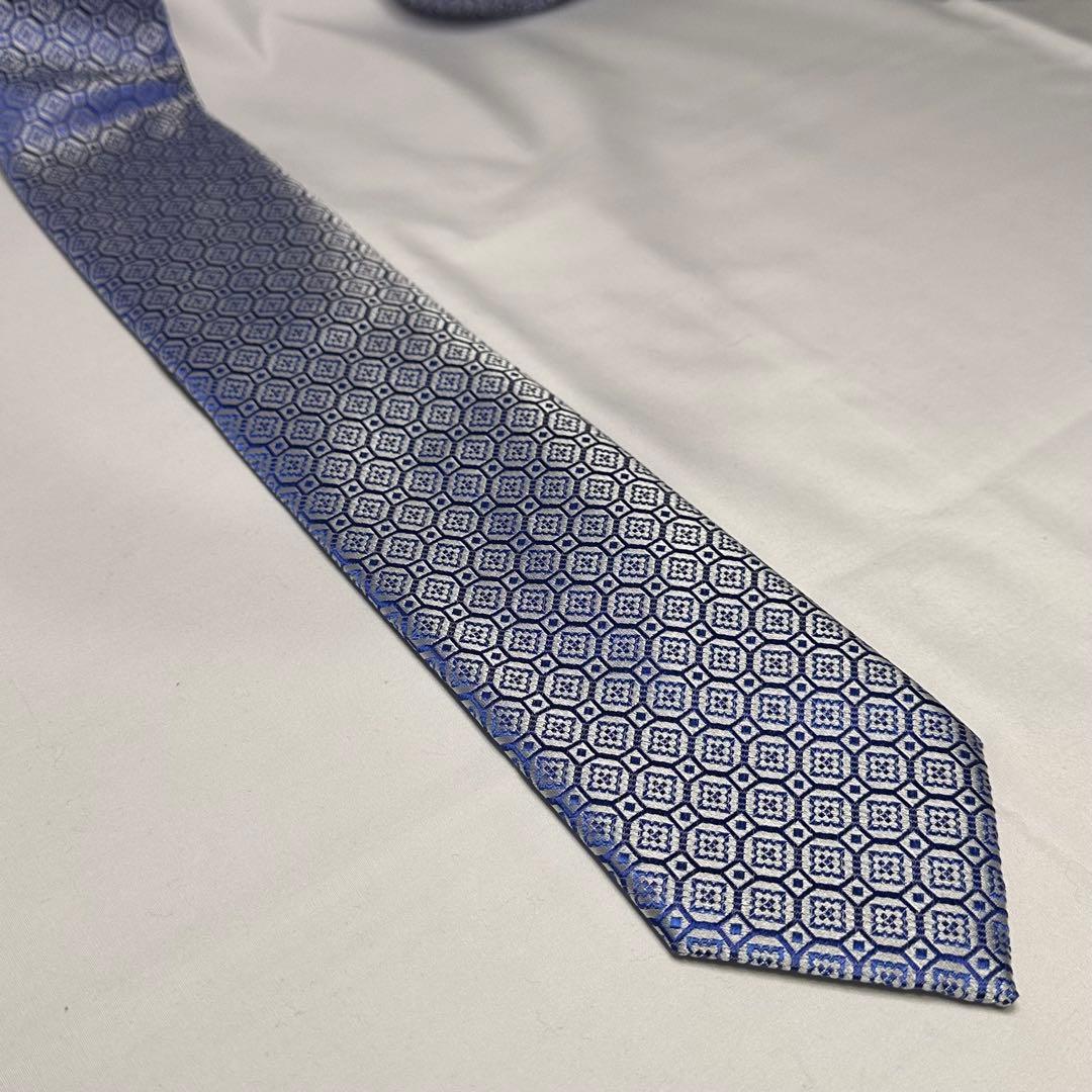 新品タグ付☆ブリオーニ☆ネクタイ☆ブルー☆シルバー☆パターン柄☆光沢☆682