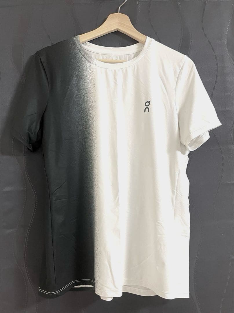 On Court-T テニス 半袖Tシャツ レディース　Lサイズ