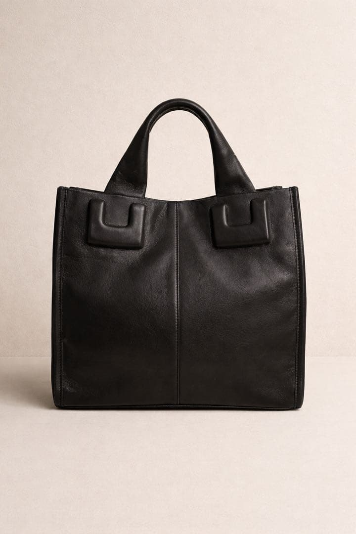 美品イアパピヨネ　ダブルエンボススクエアトートバッグMサイズ ブラック