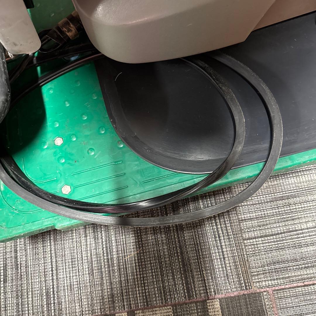 ◆2◆タカラベルモント、バーバー　電動カットチェア.一流ブランド