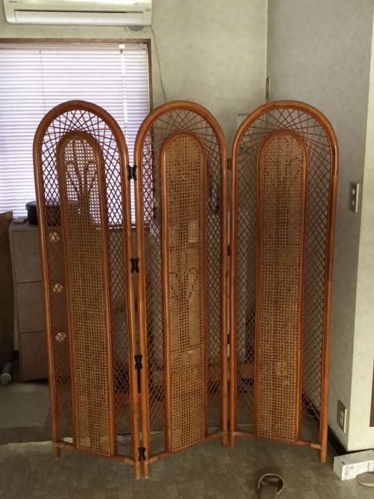 洋服タンスとトウのつい立て