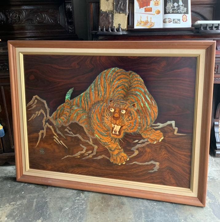 W128xH99 特大 在銘　虎　縁起物　額　壁掛け　木彫り　螺鈿　飾り　骨董