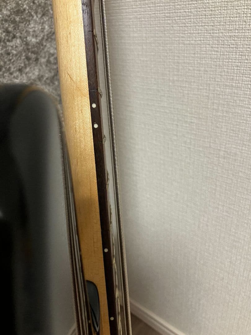 ピックガード改造したLaidBackのスティングレイ風アクティブベース