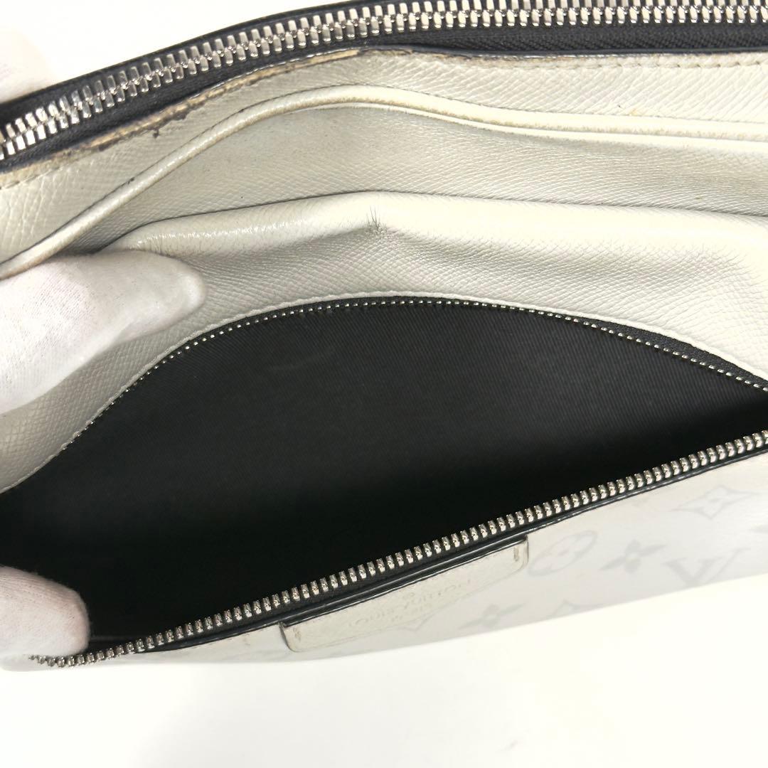 LOUIS VUITTONルイヴィトン アウトドアメッセンジャーショルダーバッグ