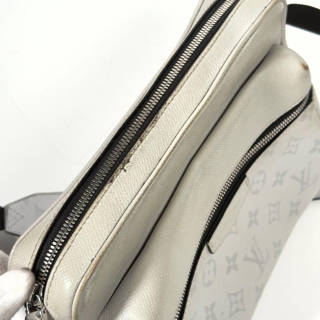 LOUIS VUITTONルイヴィトン アウトドアメッセンジャーショルダーバッグ