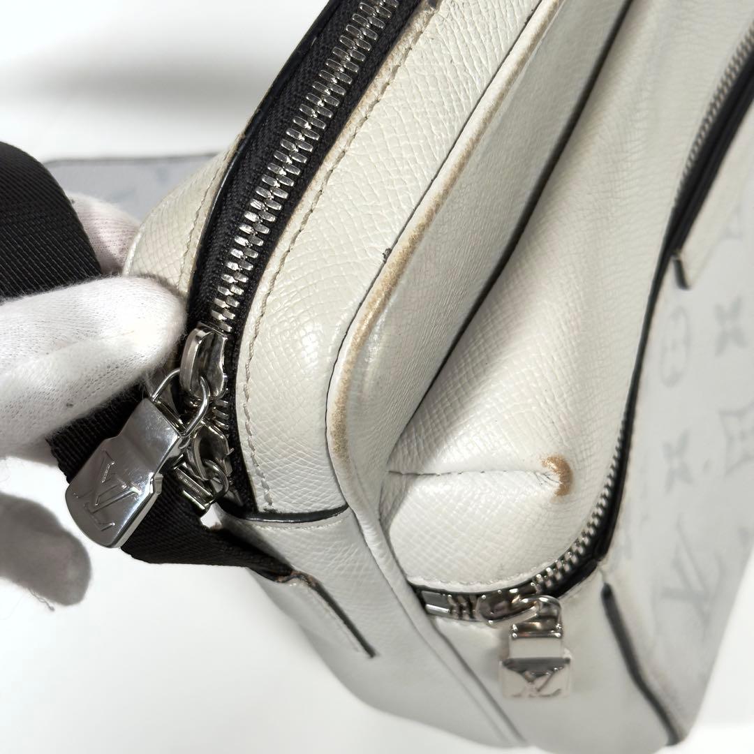 LOUIS VUITTONルイヴィトン アウトドアメッセンジャーショルダーバッグ