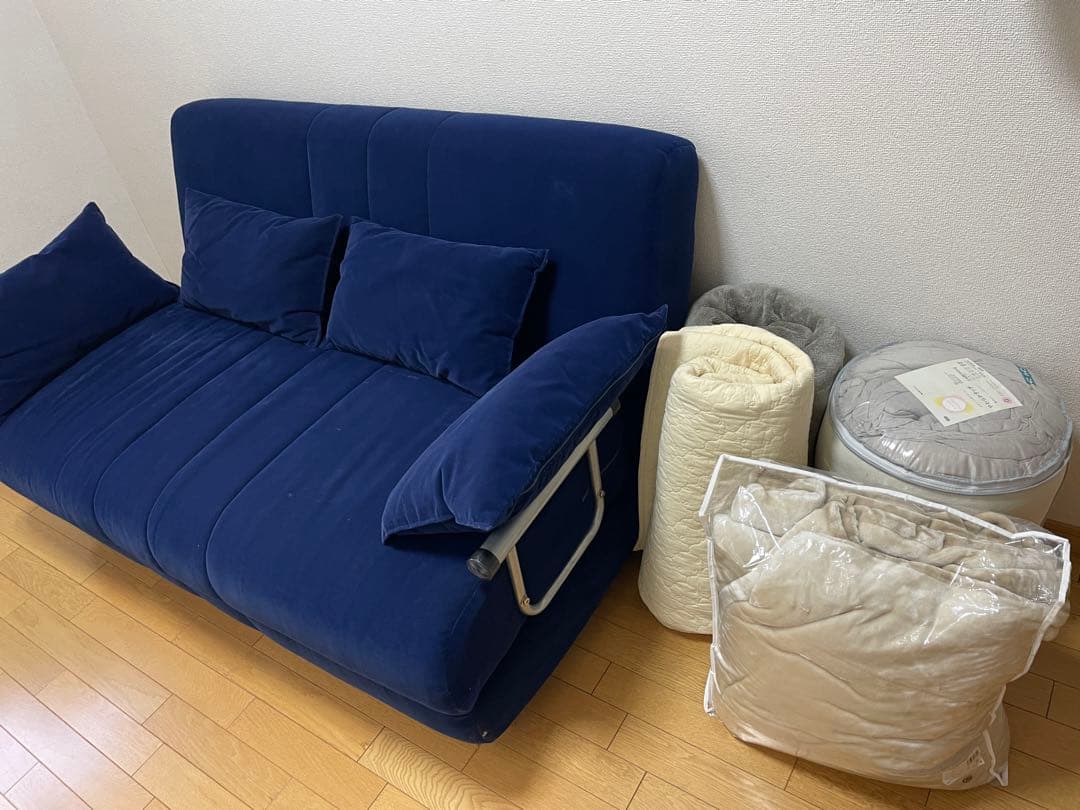 一度で揃う！カウチソファベッド ダブルネイビー　 クッション付き　布団他セット