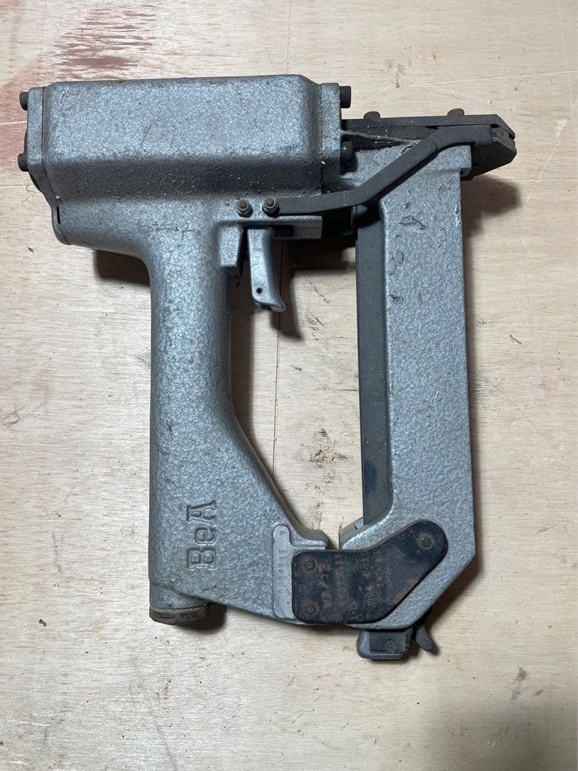 BeAエアータッカー　動作確認済みです。たぶん肩幅13ミリ