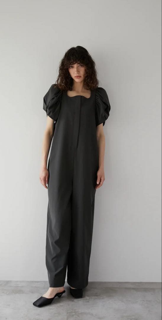 【新品・未使用】ボリュームスリーブロンパース【GRAY】ELLIE Mサイズ