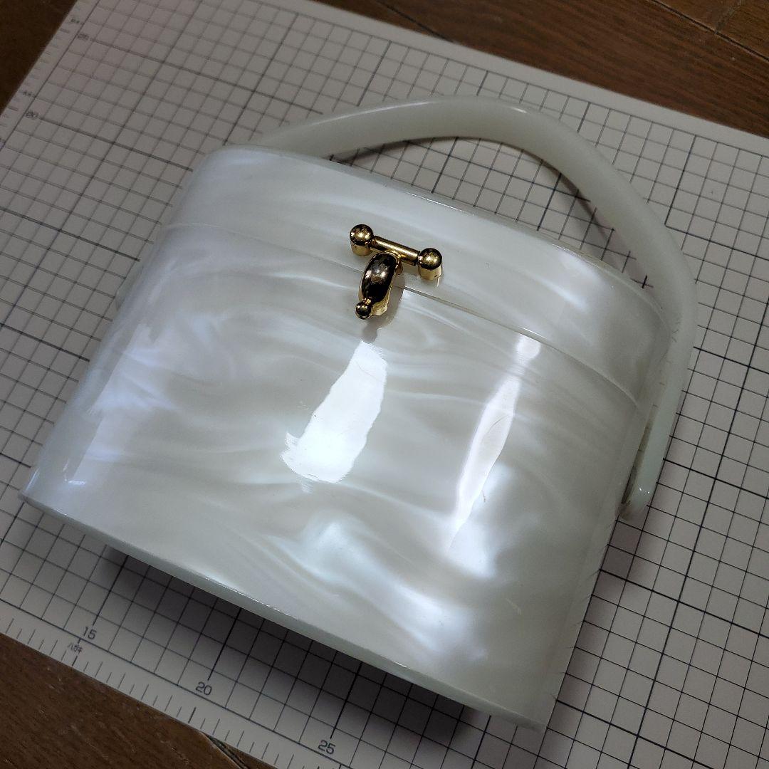 レア✨ヴィンテージ✨白いセルロイドのバッグ✨17.5cmx11cmx高さ13cm