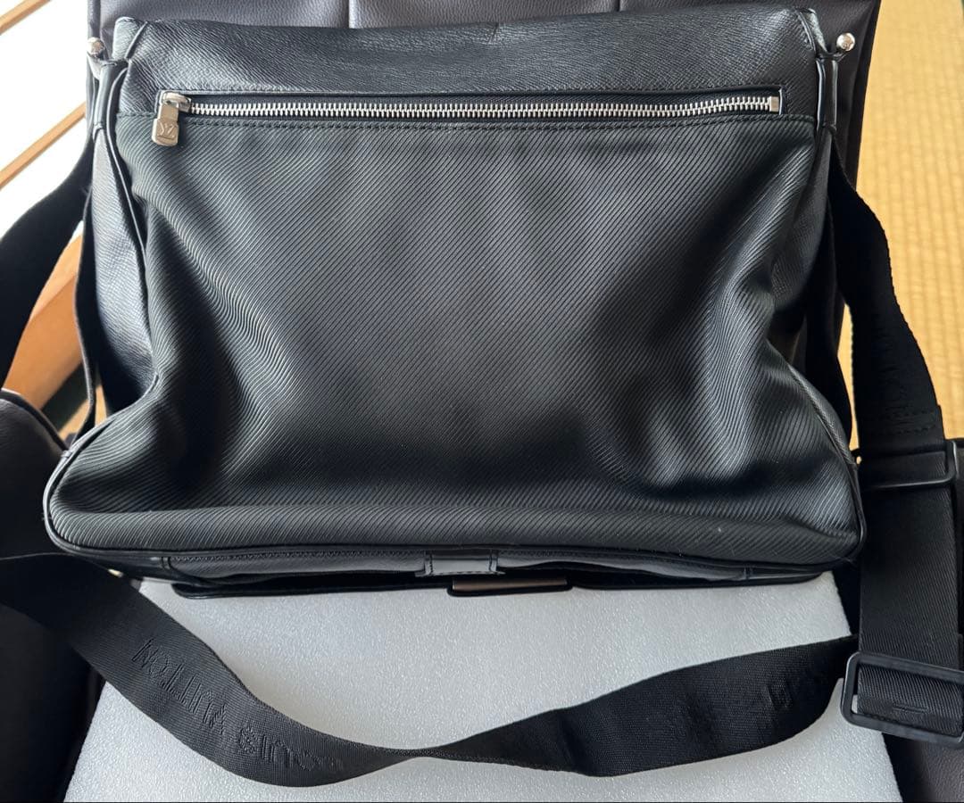 ルイヴィトン タイガ ヴィクトール メッセンジャーバッグ ショルダーバッグ