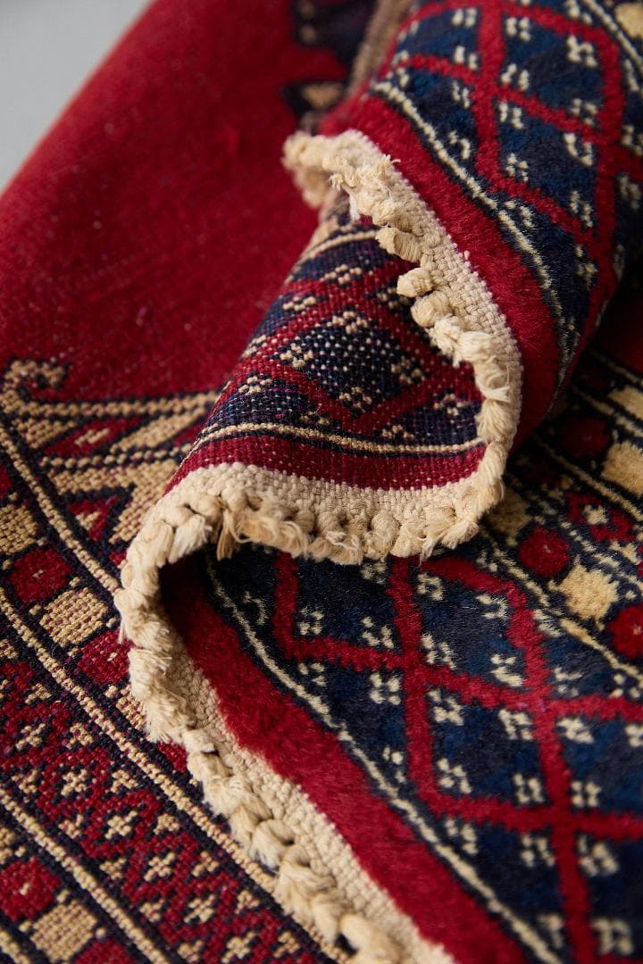 ヴィンテージラグ　トライバルラグ　パキスタン産（104×62cm）赤　ベージュ