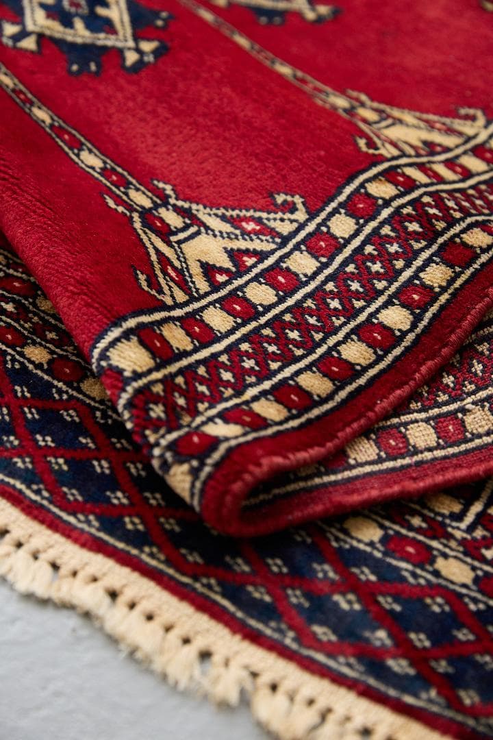 ヴィンテージラグ　トライバルラグ　パキスタン産（104×62cm）赤　ベージュ