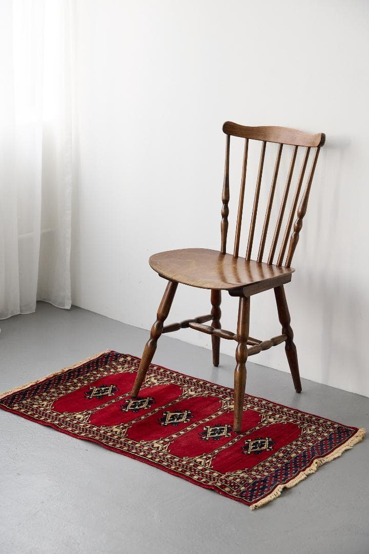 ヴィンテージラグ　トライバルラグ　パキスタン産（104×62cm）赤　ベージュ