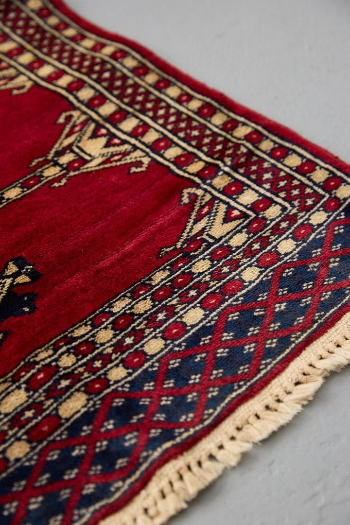 ヴィンテージラグ　トライバルラグ　パキスタン産（104×62cm）赤　ベージュ