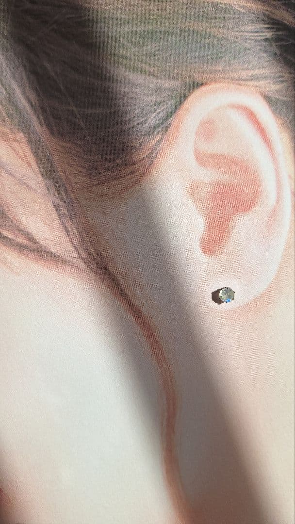 ②ムーンストーン4mmスタッドピアス　サージカルステンレス