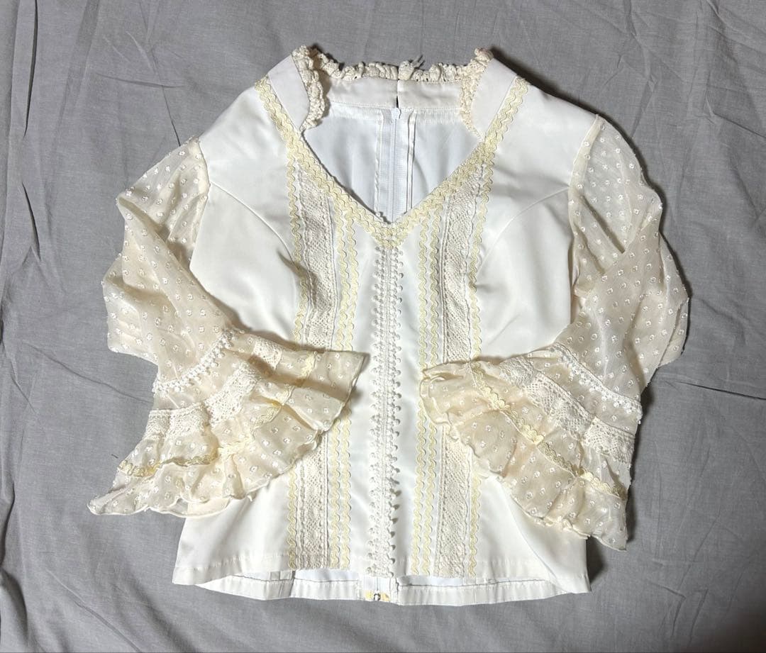 【KAZUMI】ソニアジョーンズ アイボリー ブラウス・レース装飾