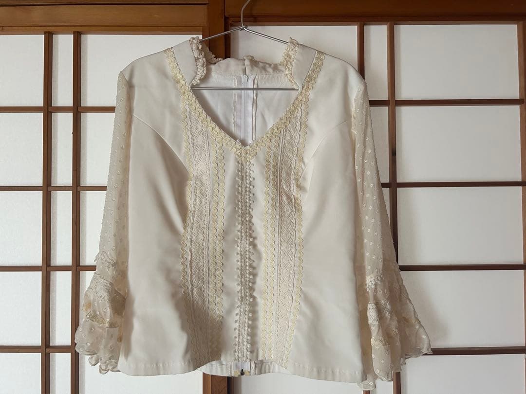 【KAZUMI】ソニアジョーンズ アイボリー ブラウス・レース装飾