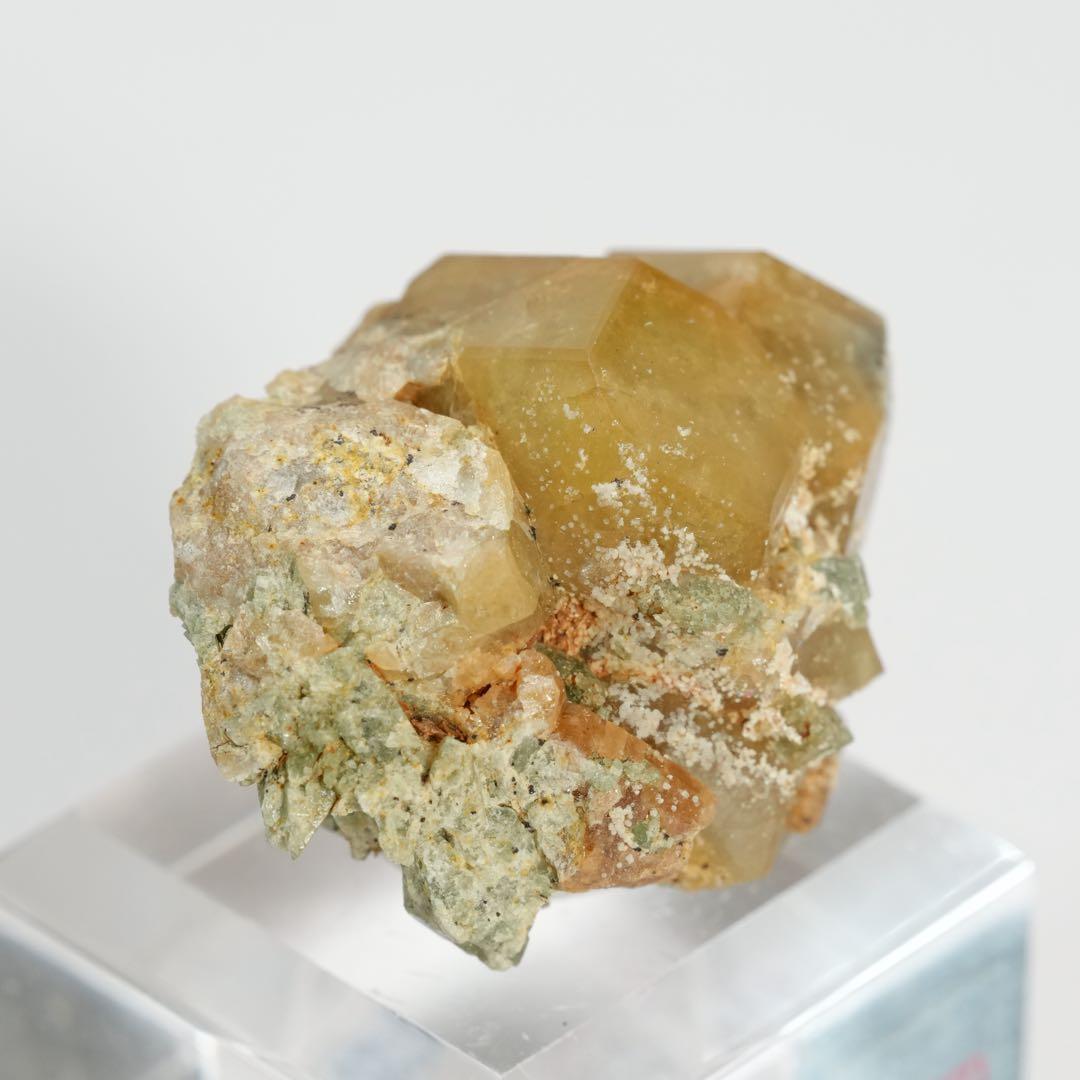 【激レアイエローカラー】トパゾライト ガーネット 33×25×20mm