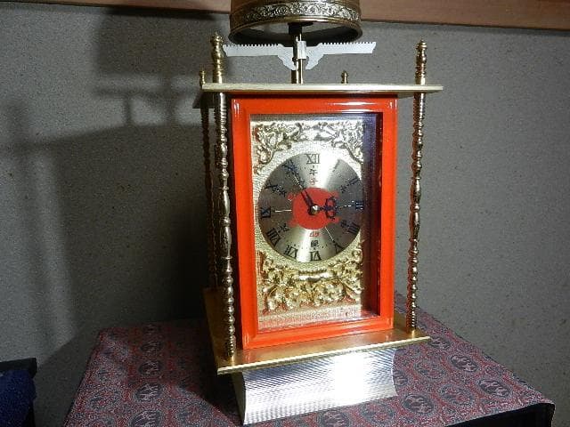 一挺天符や文字盤が古い和時計を彷彿させる電池式置時計（旭ダウ記念品）